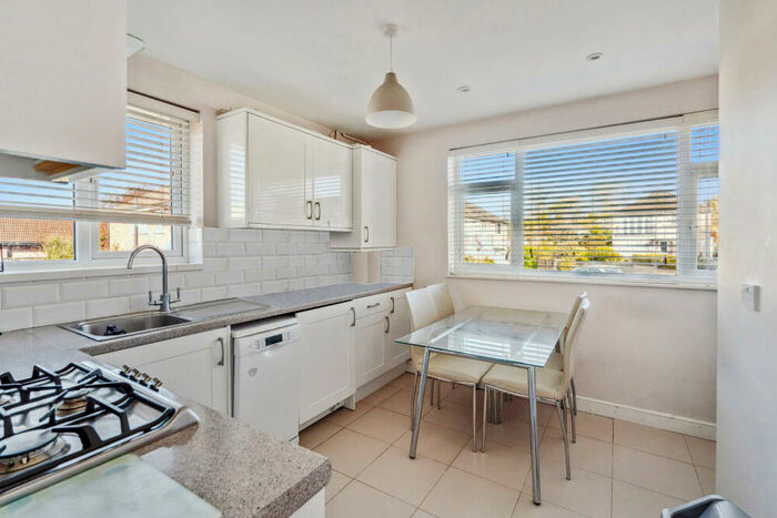 2 Bedroom Flat To Rent In Twickenham Gardens, Harrow Weald, Harrow, HA3