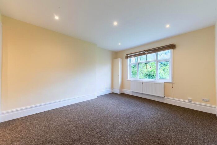 Studio To Rent In Chatsworth Road, Brondesbury, NW2