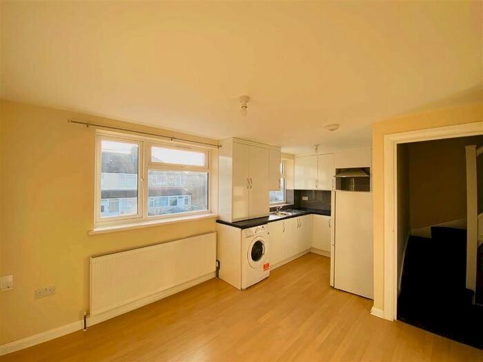 2 Bedroom Flat To Rent In Carmelite Road, Harrow, Middlesex, HA3