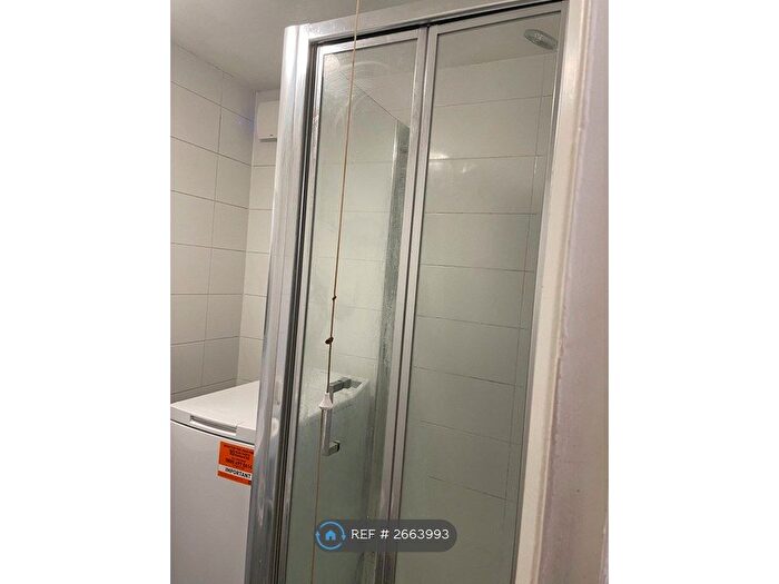 1 Bedroom Flat To Rent In Foxley Road, London, SW9