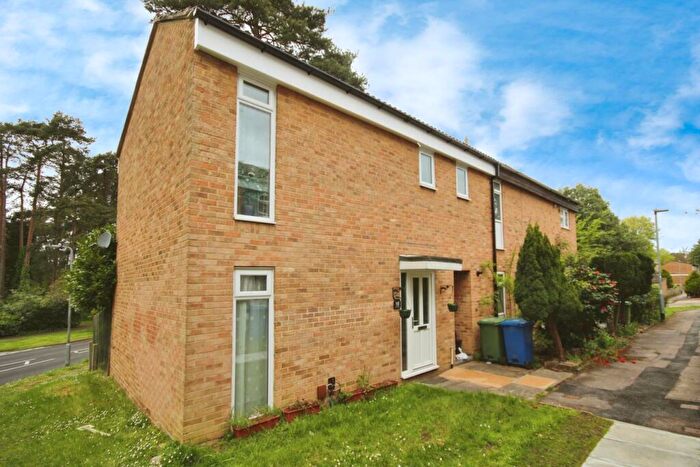 2 Bedroom Semi-Detached House To Rent In Pembroke, Bracknell, RG12