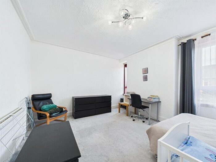 2 Bedroom Flat For Sale In / Dunkeld Road, Perth, PH1