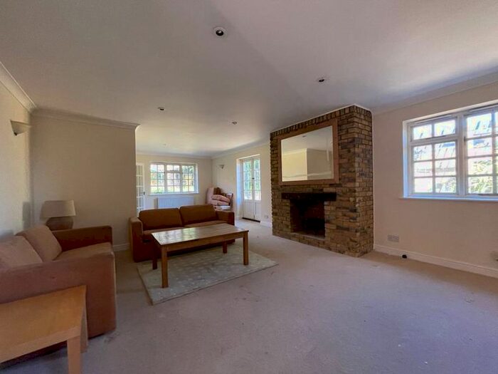 6 Bedroom Semi-Detached House To Rent In Gainsborough Road, Hayes, UB4