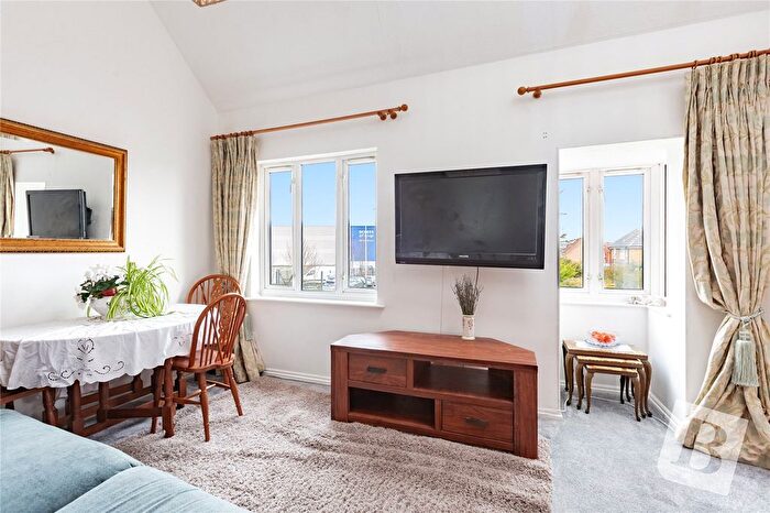 2 Bedroom Maisonette For Sale In Rutley Close, Harold Wood, Romford, RM3