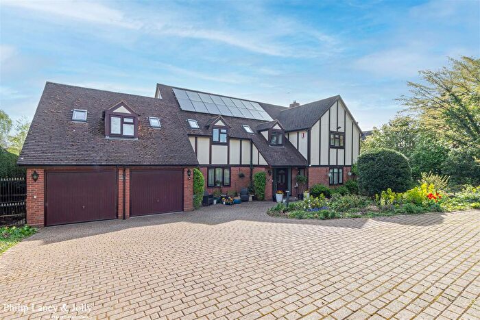 6 Bedroom Detached House For Sale In Hallow Road, Worcester, WR2
