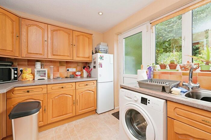 2 Bedroom Semi-Detached House For Sale In Manorfield Close, Northampton, NN3