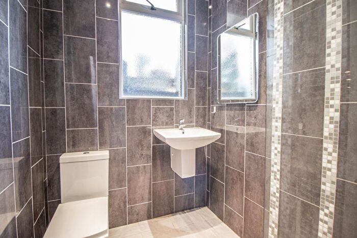 2 Bedroom Flat For Sale In Eastern Esplanade, Southend-on-Sea, SS1
