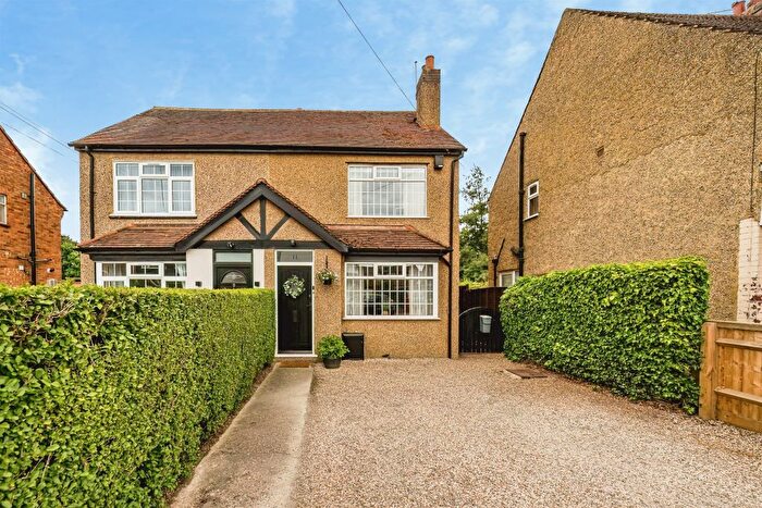 4 Bedroom Semi Detached House For Sale In Westfield Road, Slough, SL2