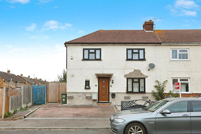 3 Bedroom End Of Terrace House For Sale In Middletune Avenue, Sittingbourne, ME10