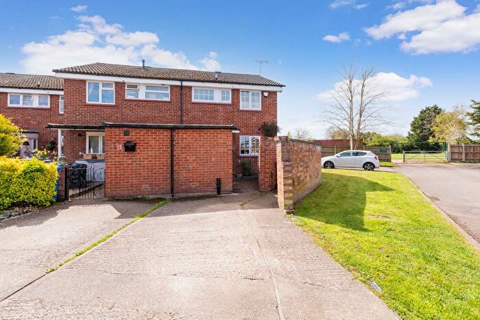 3 Bedroom Semi-Detached House For Sale In Lindores Road, Holyport, Maidenhead, SL6