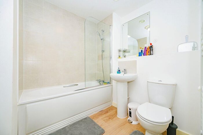 1 Bedroom Flat For Sale In Trilby Court, Bongrace Walk, Luton, Bedfordshire, LU4