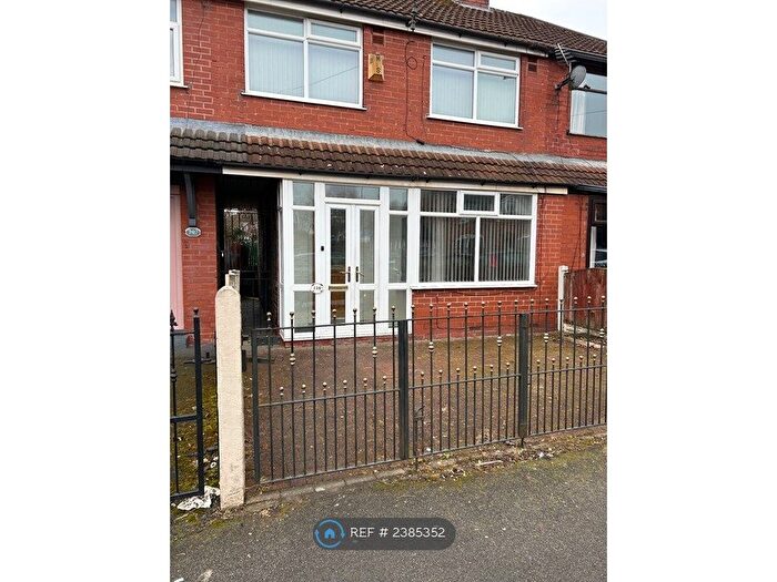 3 Bedroom Semi-Detached House To Rent In Greenside Lane, Droylsden, Manchester, M43