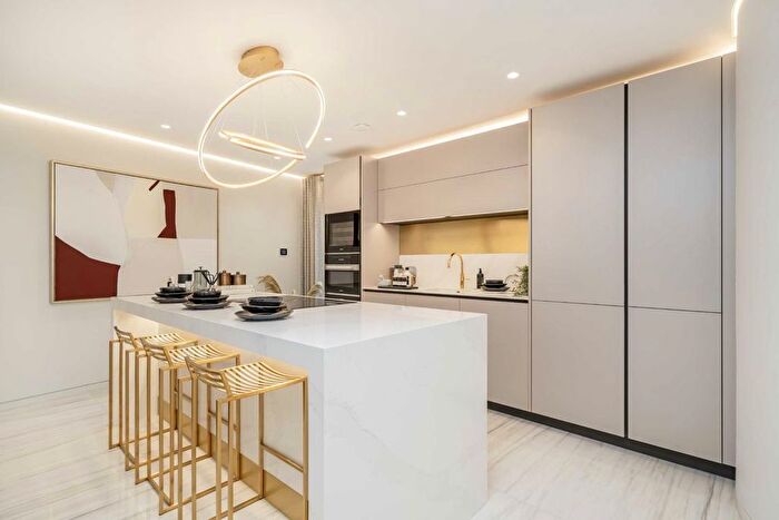 3 Bedroom Flat To Rent In South Molton Street, Mayfair, W1K