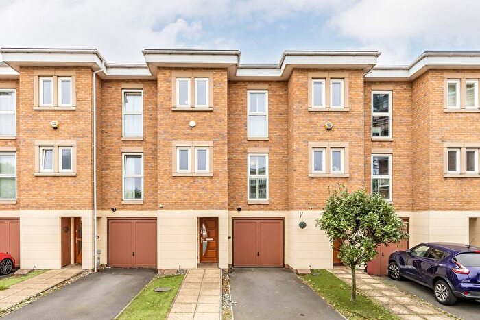 4 Bedroom Property For Sale In Greenview Drive, Raynes Park, SW20