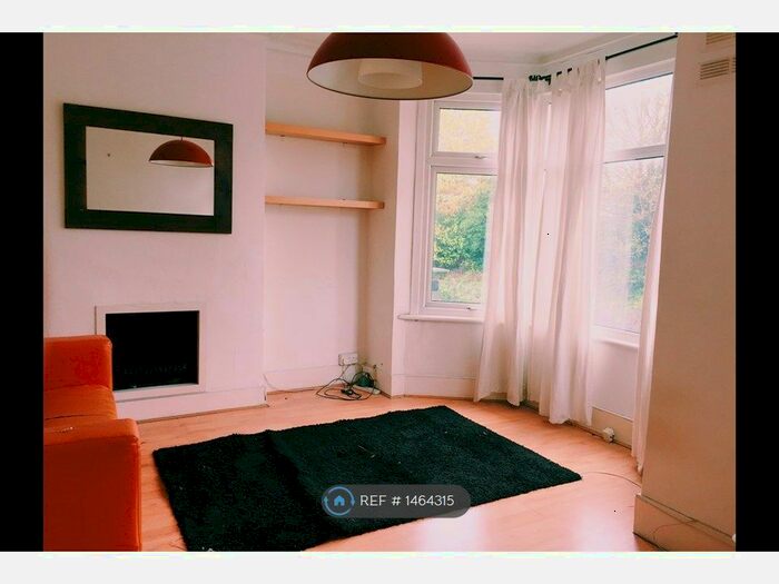 1 Bedroom Flat To Rent In Approach Road, London, SW20