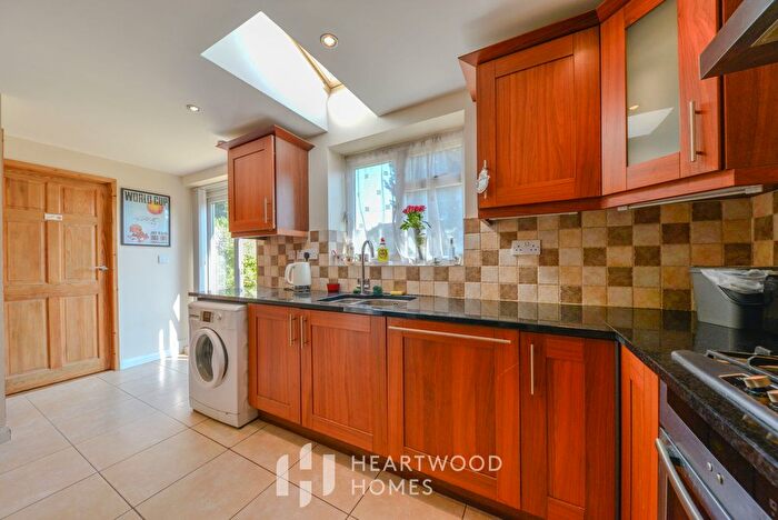 3 Bedroom Terraced House For Sale In Waverley Road, St. Albans, AL3