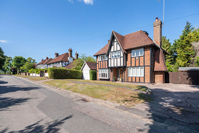 4 Bedroom Detached House For Sale In Chichester Road, Dorking, RH4