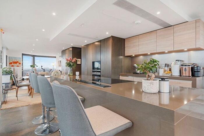 3 Bedroom Flat To Rent In Chronicle Tower, B City Road. London, EC1V