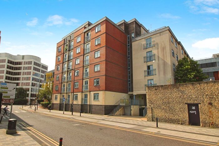 1 Bedroom Flat To Rent In Wellington Street, Swindon, SN1