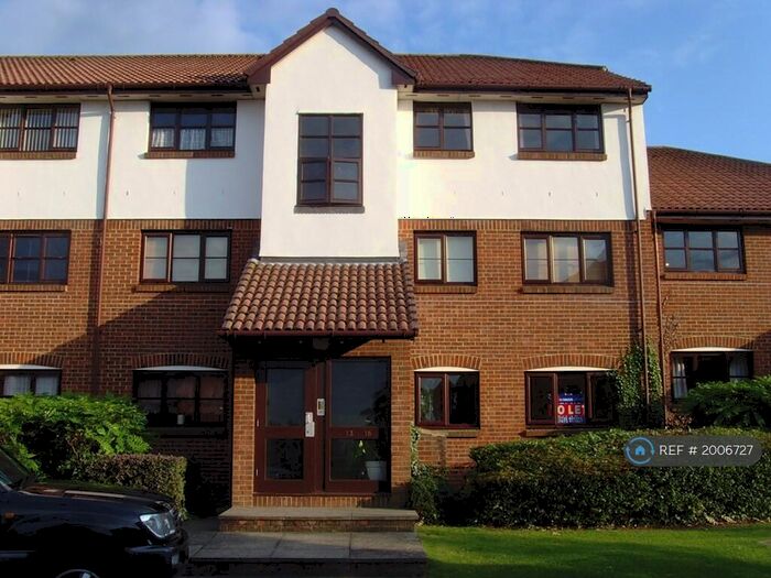2 Bedroom Flat To Rent In Cooper Close, Greenhithe, DA9