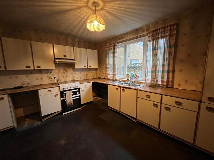 3 Bedroom Terraced House For Sale In Holsworthy Road, Bradford, BD4
