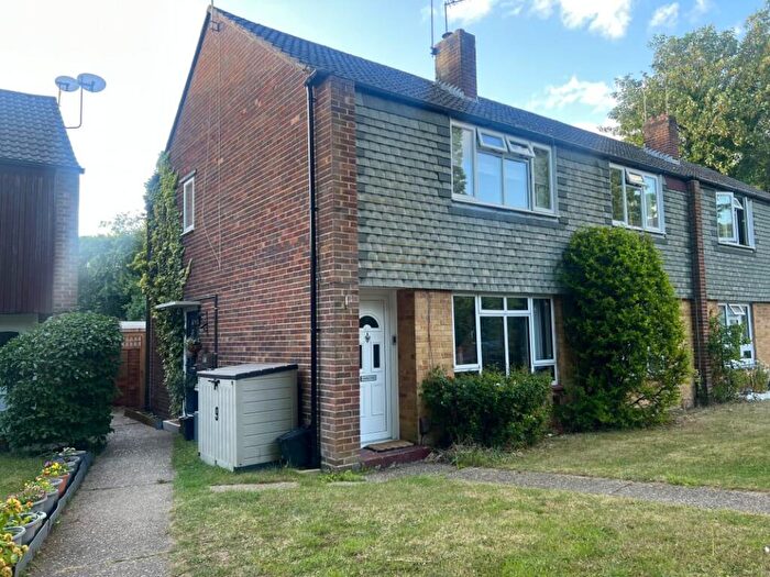 2 Bedroom Maisonette For Sale In Langton Close, Maidenhead, SL6