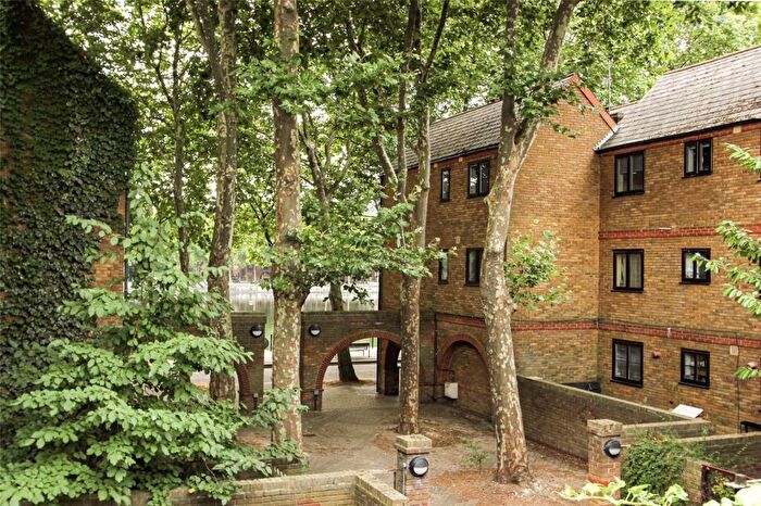 1 Bedroom Apartment For Sale In Brunswick Quay, Rotherhithe, SE16