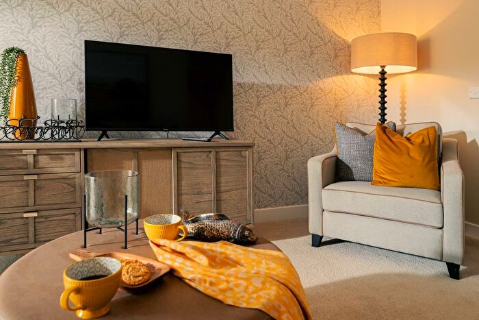 2 Bedroom Flat To Rent In Willand Road, Cullompton, EX15