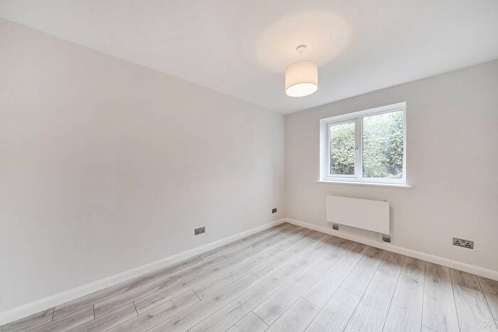 1 Bedroom Flat For Sale In Broomhill Road, Wandsworth Town, London, SW18