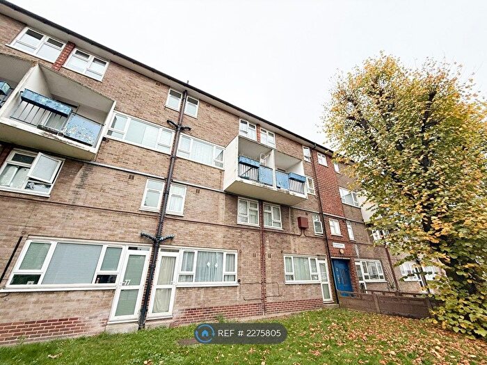 3 Bedroom Flat To Rent In Richmond Road, London, E8