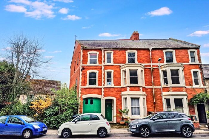 2 Bedroom Flat For Sale In Bridport, DT6
