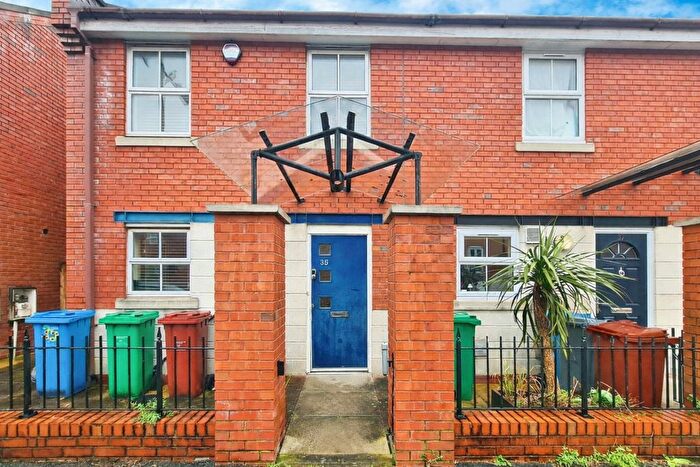 3 Bedroom Semi Detached House For Sale In Peregrine Street, Manchester City Centre, Hulme, M15