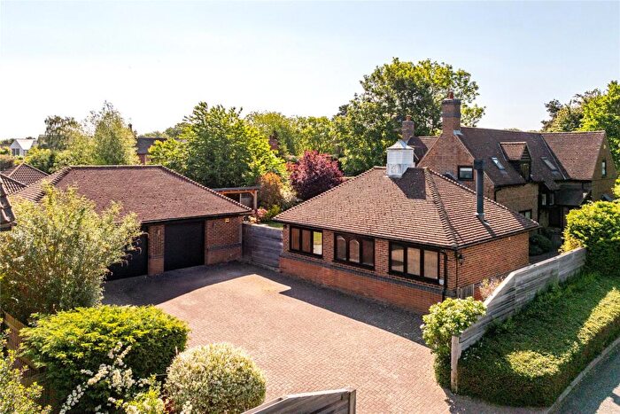 4 Bedroom Detached House For Sale In Tatling Grove, Walnut Tree, Milton Keynes, Buckinghamshire, MK7