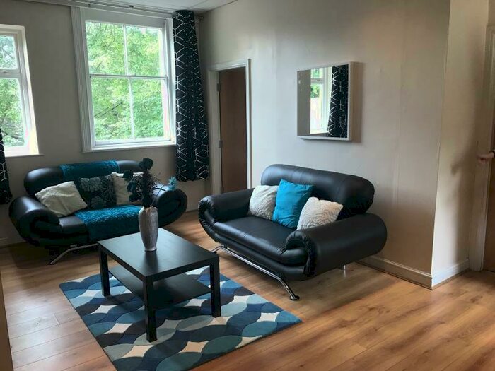 2 Bedroom Flat To Rent In Ridgeway House, LS6