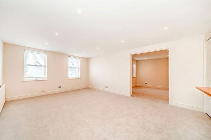 1 Bedroom Flat To Rent In Broad Street, Teddington, TW11