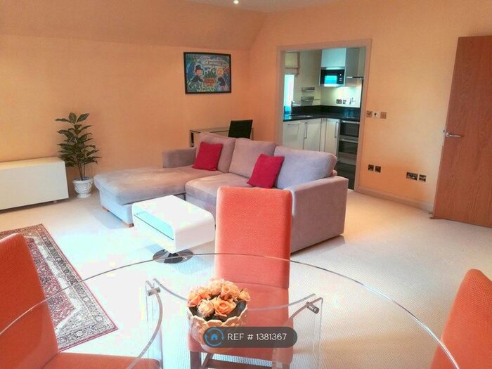 2 Bedroom Flat To Rent In Peel House, Newmarket, CB8