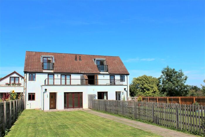 4 Bedroom Semi-Detached House To Rent In Henlade, Taunton, TA3