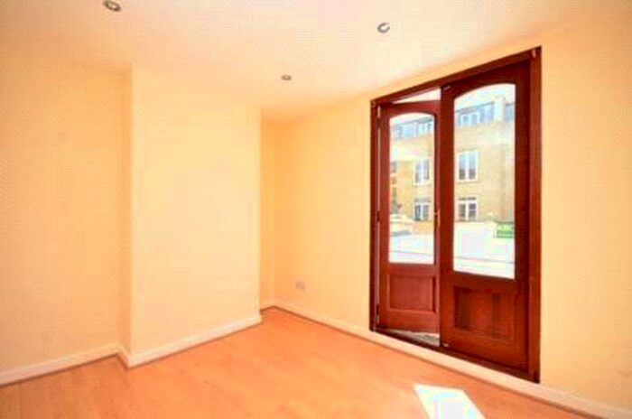 1 Bedroom Flat To Rent In Choumert Road, East Dulwich, London, SE15