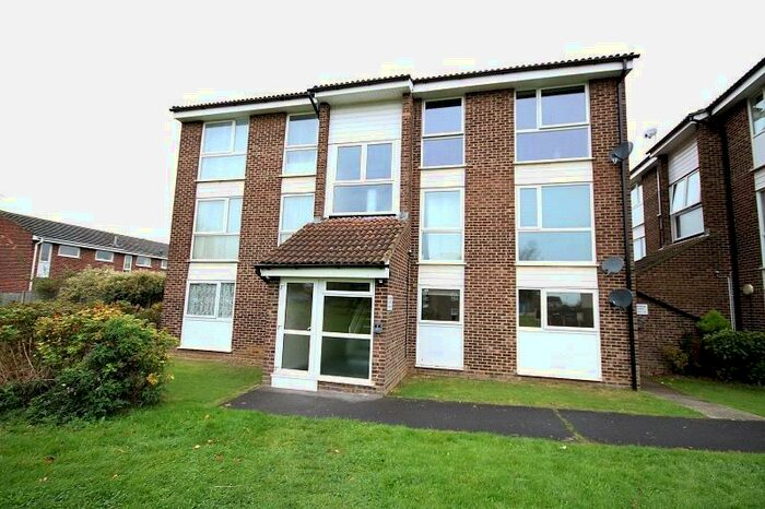 2 Bedroom Apartment To Rent In Larkspur Court, Candytuft Road, Chelmsford, CM1