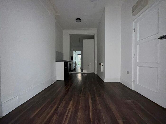 1 Bedroom Studio To Rent In Emanuel Avenue, Ealing, W3