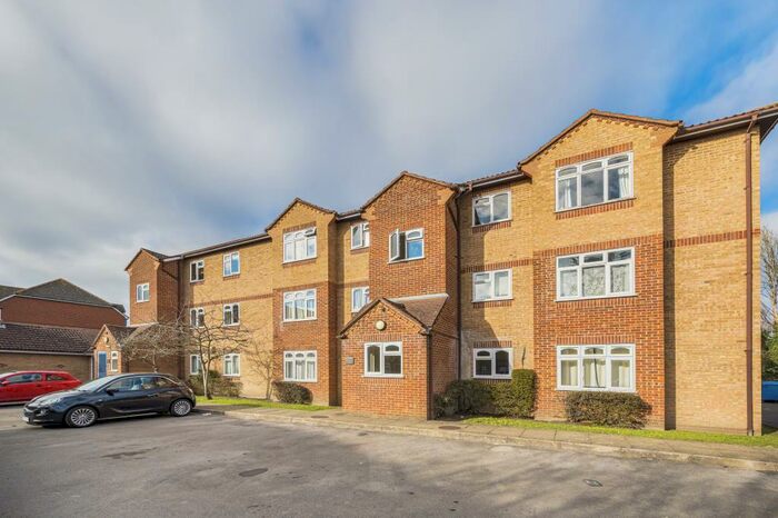 Detached House To Rent In Maidenhead, Berkshire, SL6