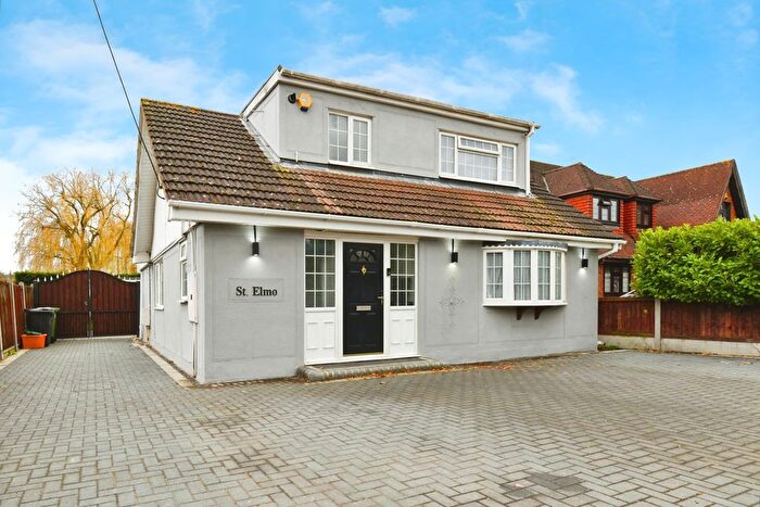 3 Bedroom Detached House For Sale In Windsor Road, Basildon, Essex, SS13