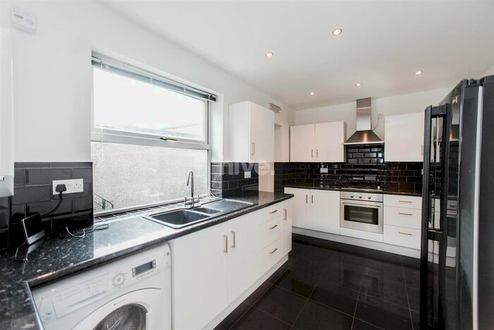 2 Bedroom Flat To Rent In Cheltenham Terrace, Heaton, Newcastle Upon Tyne, NE6