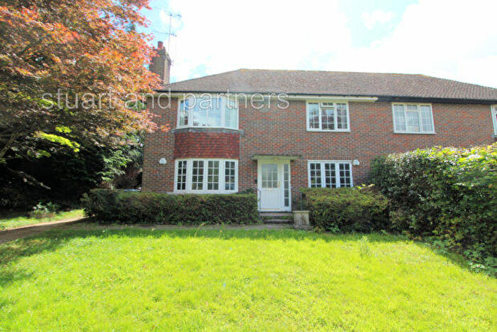 2 Bedroom Flat To Rent In Greenways, Haywards Heath, RH16