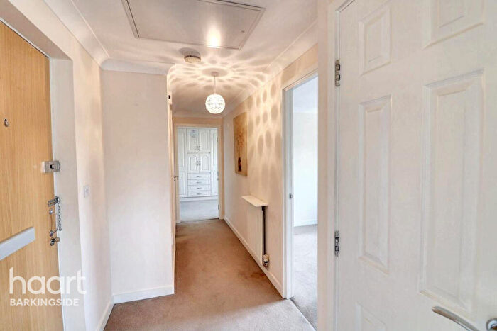 2 Bedroom Apartment For Sale In Stoneleigh Road, Clayhall, IG5