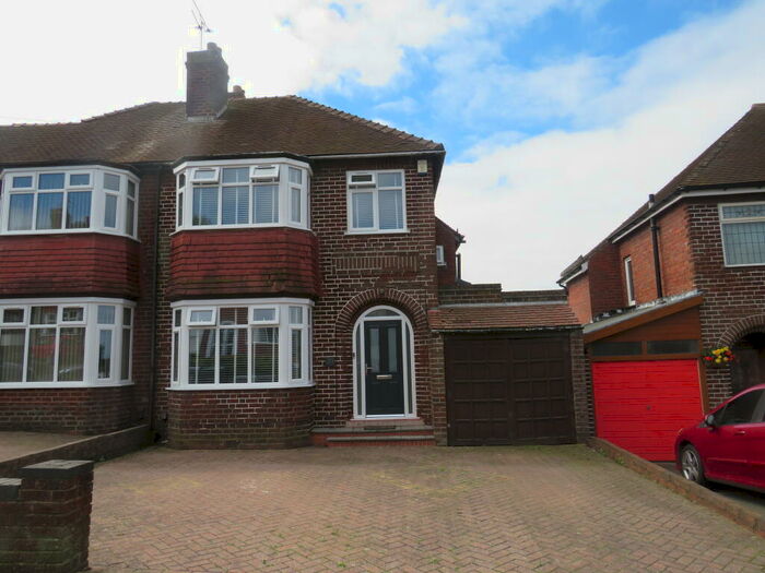 3 Bedroom Semi-Detached House To Rent In Landswood Road, Oldbury, B68