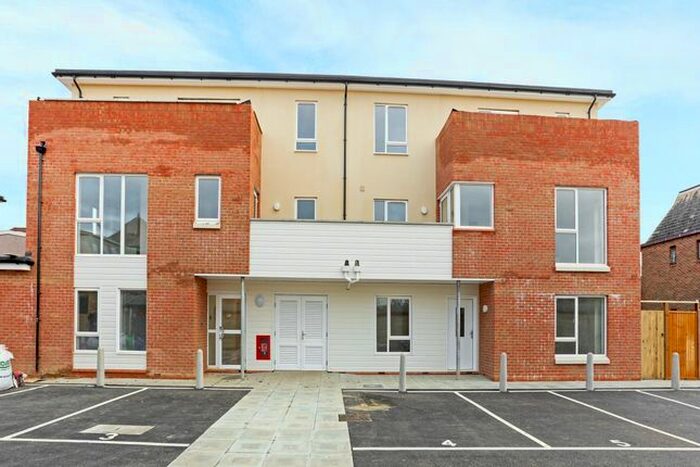 2 Bedroom Flat To Rent In Queen Street, Horsham, RH13