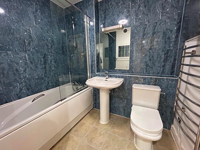 2 Bedroom Apartment To Rent In Royal Arch, B1