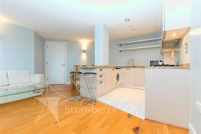 2 Bedroom Flat To Rent In Enfield Road, London, N1