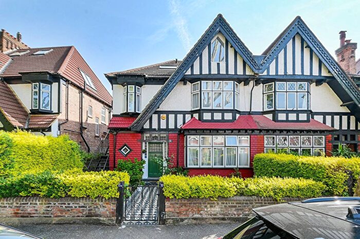 4 Bedroom Flat To Rent In Hart Grove, Ealing, London, W5